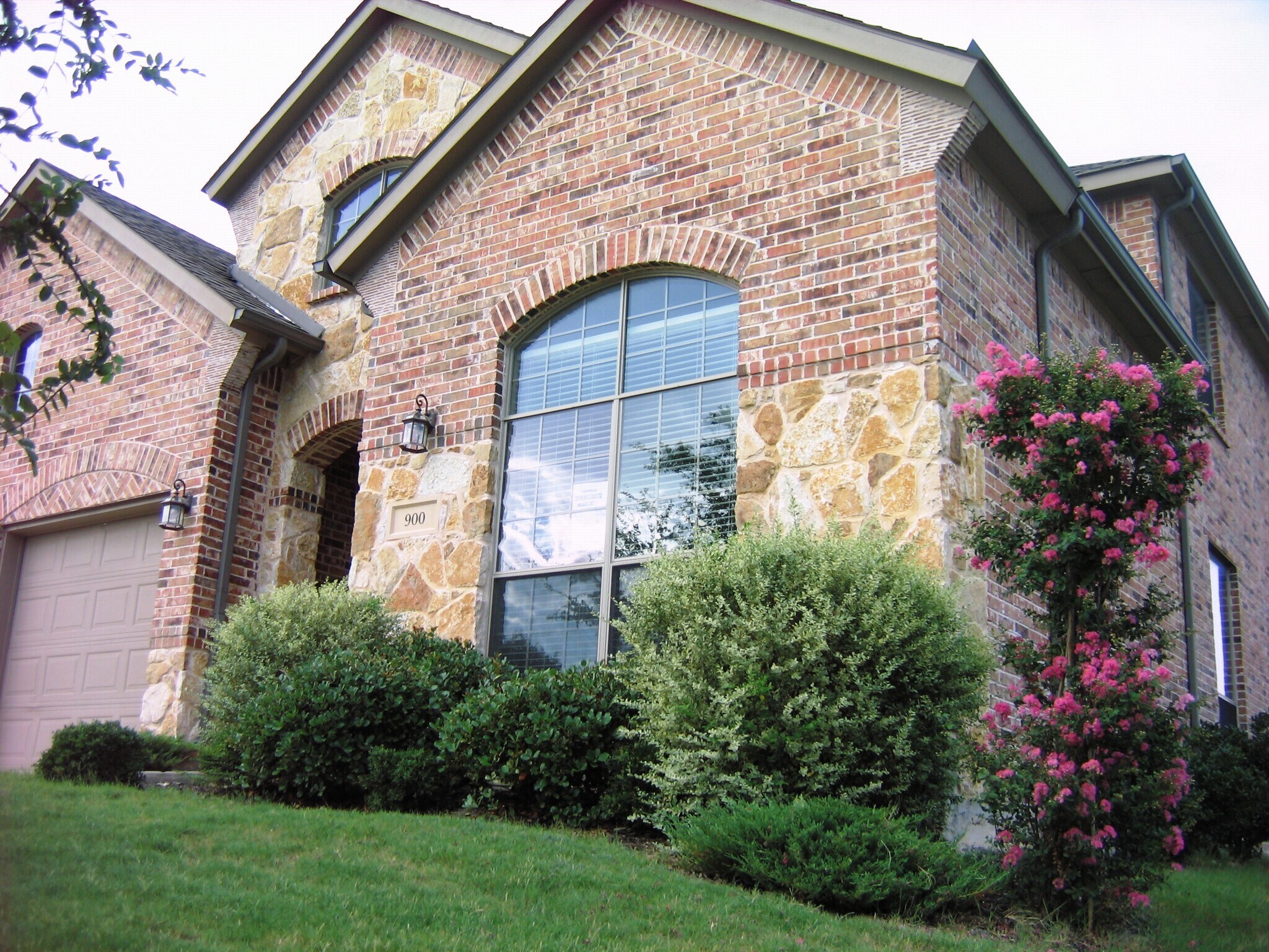 Building Photo - 900 Hidden Springs Ct