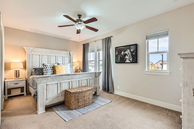 Building Photo - Gorgeous 4-bedroom, 3.5-bath home in Stapleton’s highly sought-after Willow Park East neighborhood!
