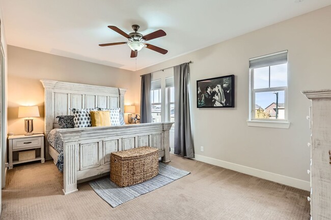 Building Photo - Gorgeous 4 bedroom/3.5 bath in highly desi...