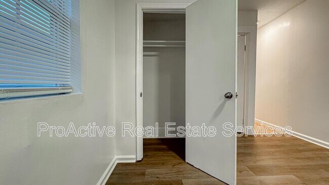 Building Photo - 3027 Peronne Ave