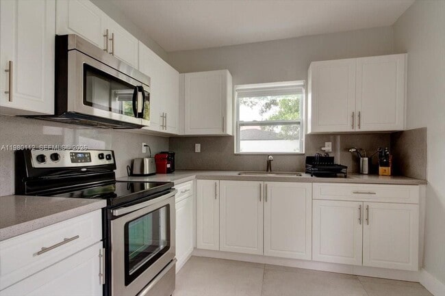 Building Photo - 968 NE 80th St