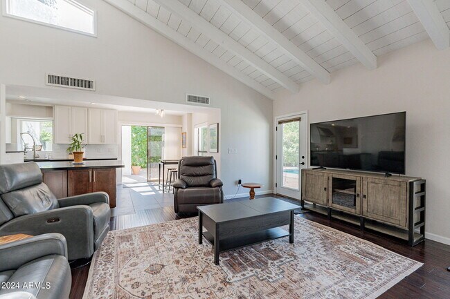 Building Photo - 8257 E Del Cadena Dr