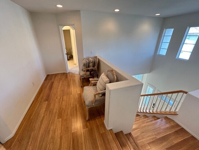 Building Photo - Lovely 3 Bed 2.5 Bath Home in Gated Community in Stanton