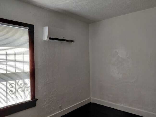Building Photo - 121-123 Huron Ave