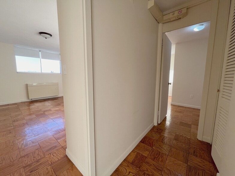 Building Photo - 57 Monmouth St
