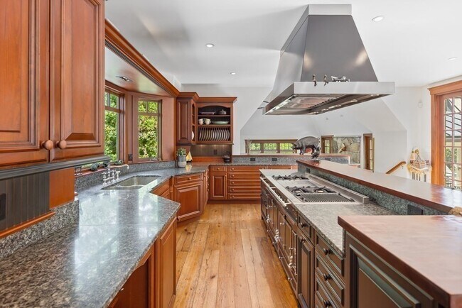 Building Photo - 100 Summer St