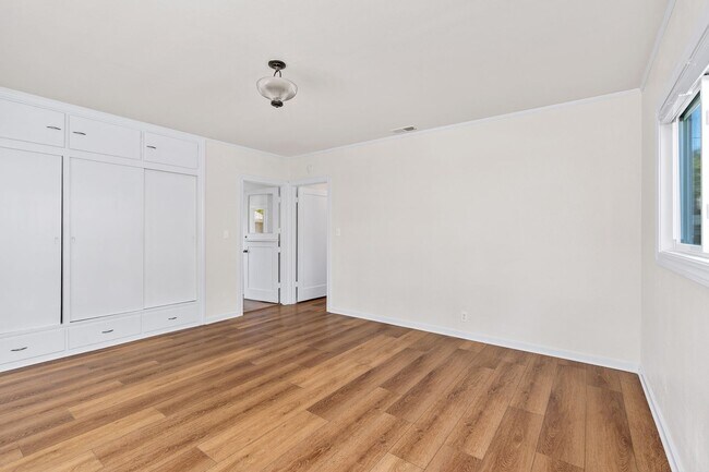 Building Photo - Downtown Napa 3 bed 2 bath single level home