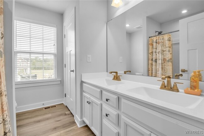 Building Photo - 4966 Brauer Dr