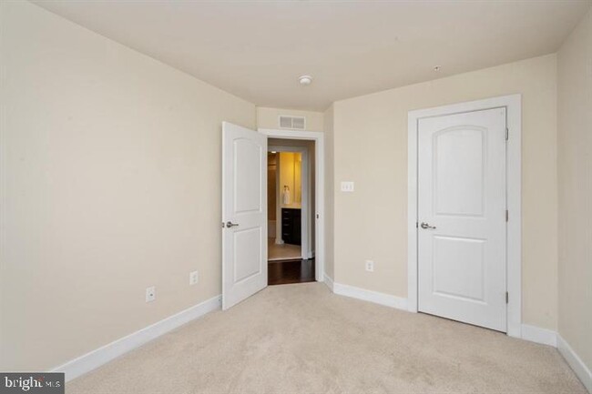 Building Photo - 219 Strummer Ln