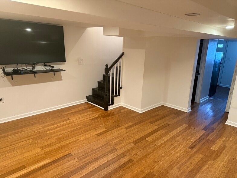 Studio space with 60 inch wall mounted tv available for use at no cost - 4020 Blaine St NE