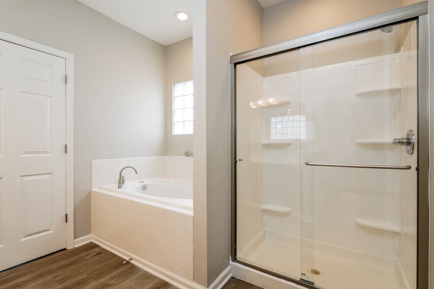 Building Photo - 6571 Daisy Hill Ct