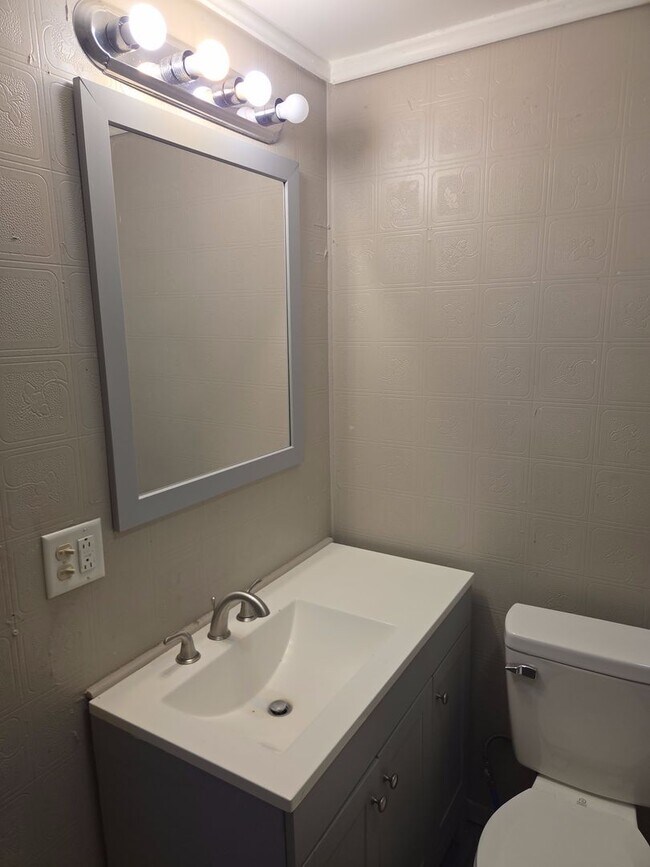 Building Photo - Spacious 3-Bedroom Home with Dedicated Laundry & Dining Room — 50% Off Your First Month!