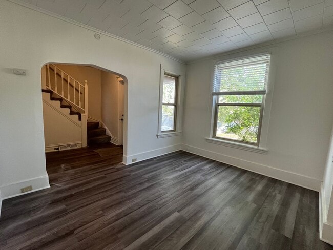 Building Photo - Renovated East Hillside 2 Bedroom 1 Bath S...