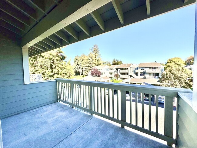 Building Photo - 3371 Baywood Terrace