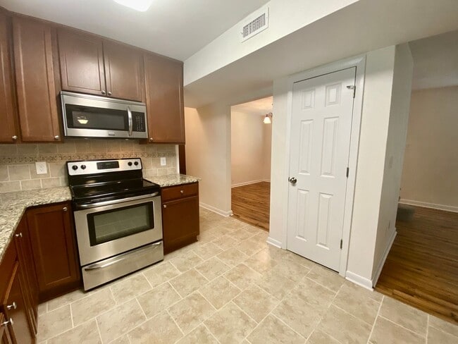 Building Photo - Ready 07-10-26! Great 3-bedroom home in Aragona Village! Stainless Steel Appliances, Granite Coun...