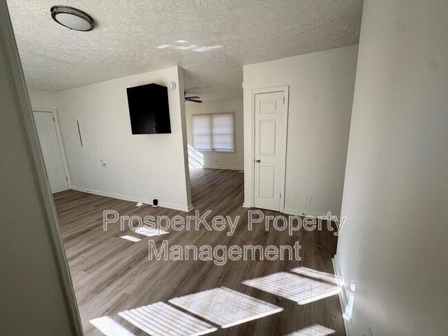 Building Photo - 4211 Searcy St