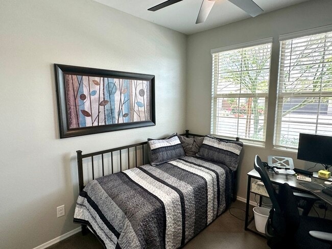 Building Photo - Massive RV Garage plus fantastic floorplan in Casa Vista