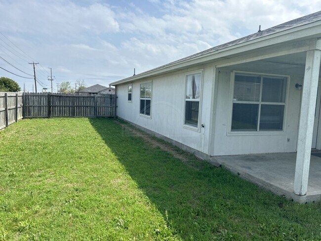 Building Photo - 1201 Fox Creek Dr