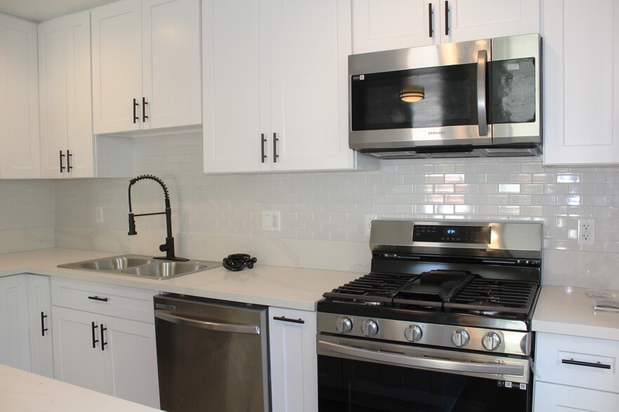 Building Photo - 1037 Pleasantview Ave