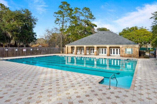 Building Photo - 777 King George Blvd