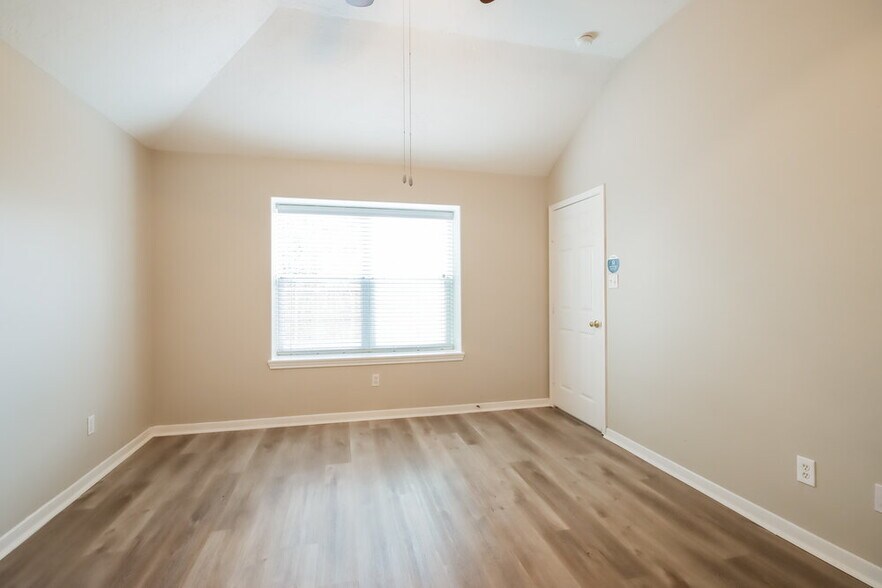 Building Photo - 16901 Canary St