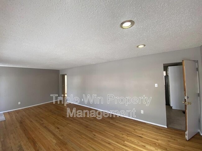 Building Photo - 14655 Fox Manor Dr