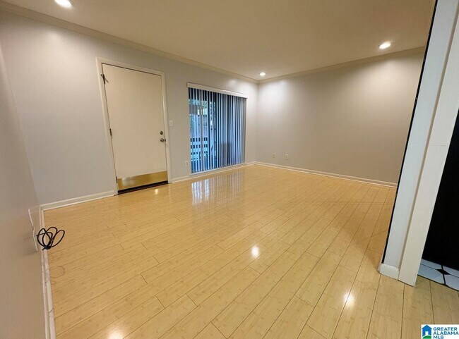 Building Photo - 3101 Lorna Rd