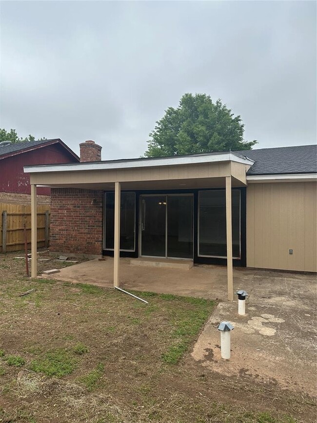 Building Photo - 1318 Alviola Ave