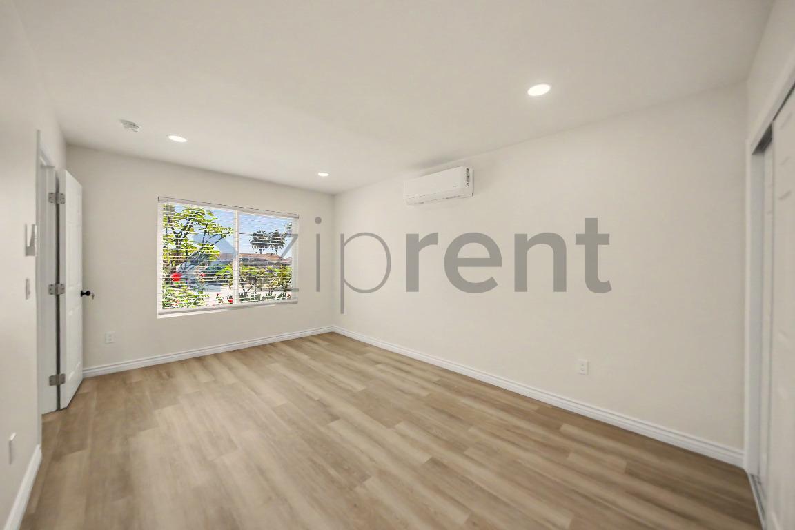 Building Photo - Unit