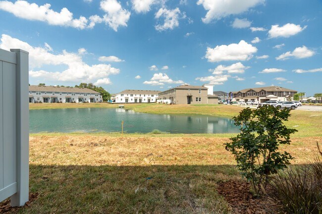 Building Photo - Almost Brand New 3 beds 2.5 baths in East ...
