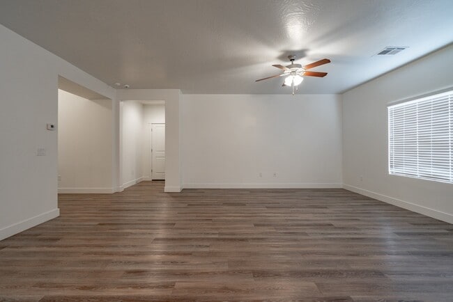 Building Photo - Small Dog Friendly Home With RV Parking