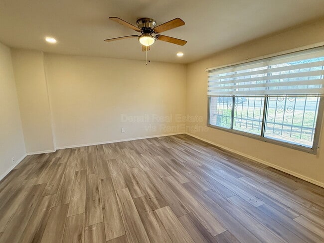 Building Photo - 6742 N 43rd Ave