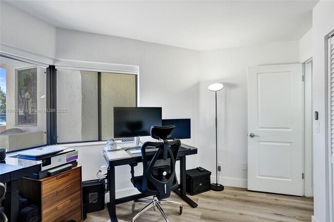 Building Photo - 8137 NW 17th Manor