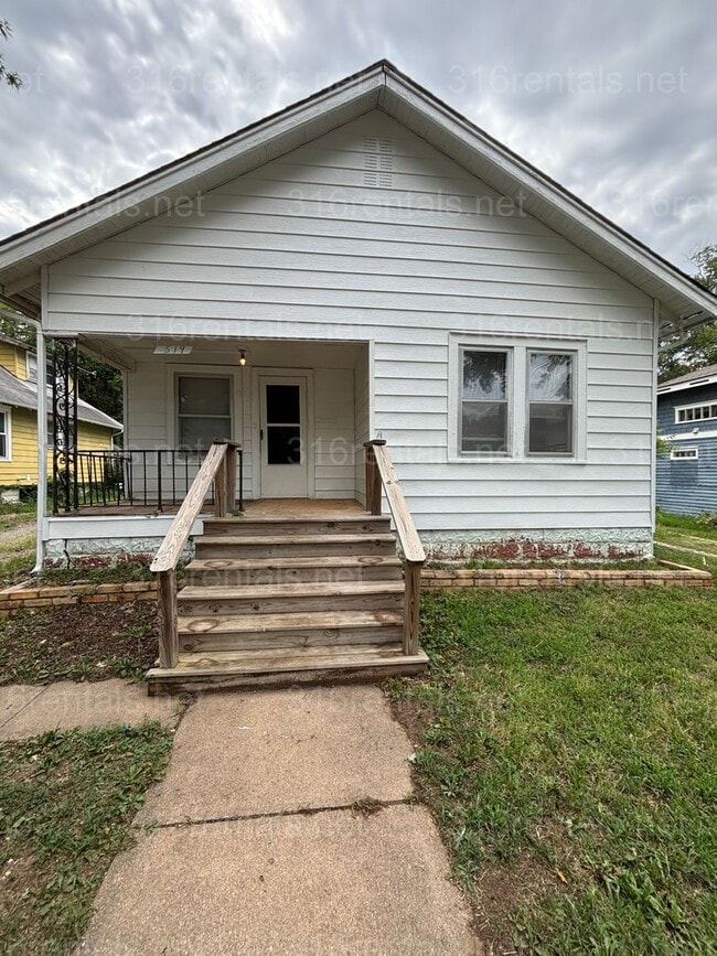 Building Photo - Two bedroom one bath house available now