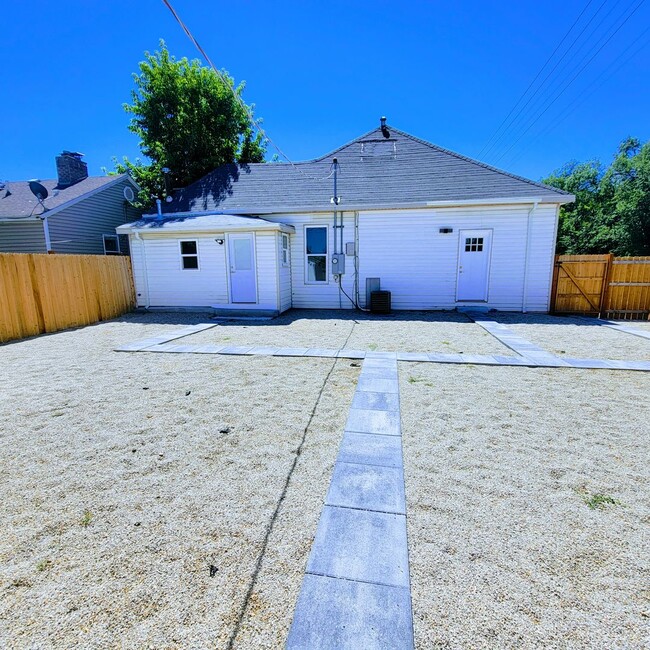 Building Photo - Gorgeous Newly Remodeled House!!