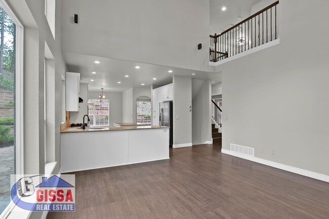 Building Photo - 1043 Longspur Ln