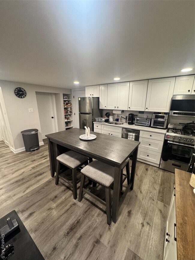 Building Photo - 570 Monroe Blvd