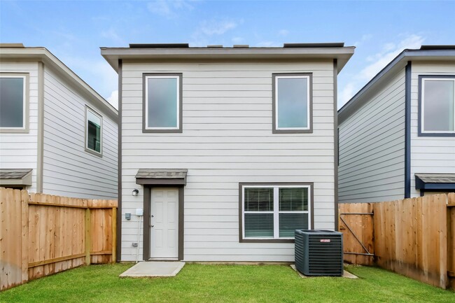 Building Photo - 15252 Estrella Rd E