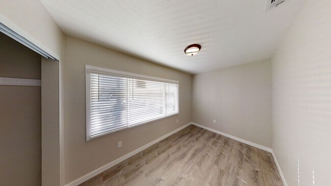Building Photo - Remodeled!! 5BD/2BA on Campanile