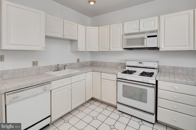 Building Photo - 1322 35th St NW