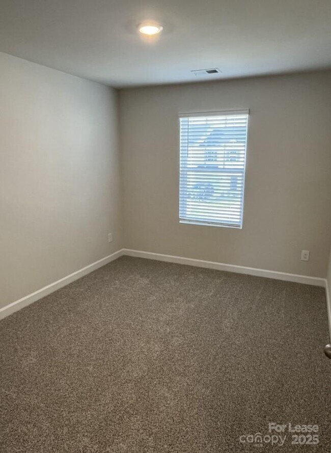 Building Photo - 3703 Backwater St