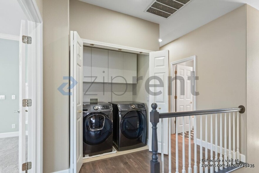 Building Photo - Unit