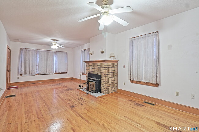 Building Photo - 1129 N Colony Rd