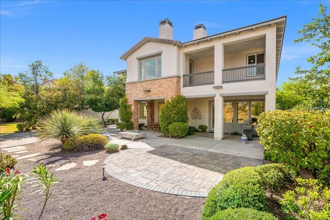 Building Photo - Stunning 5-Bedroom Home & Expansive Entertaining Areas in Red Rock Country Club