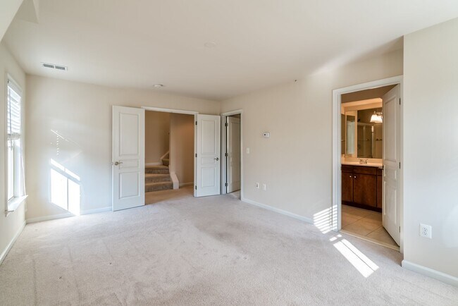 Building Photo - Gorgeous And Upgraded 2 Bedroom 3.5 Bathroom End Unit Townhome In Popular Shirlington Crest