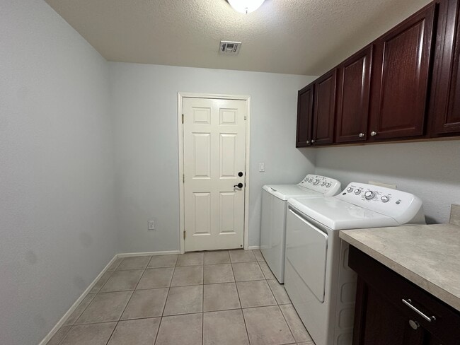Building Photo - 7944 Quail Harbor St