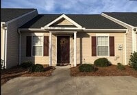Building Photo - Beautiful Home