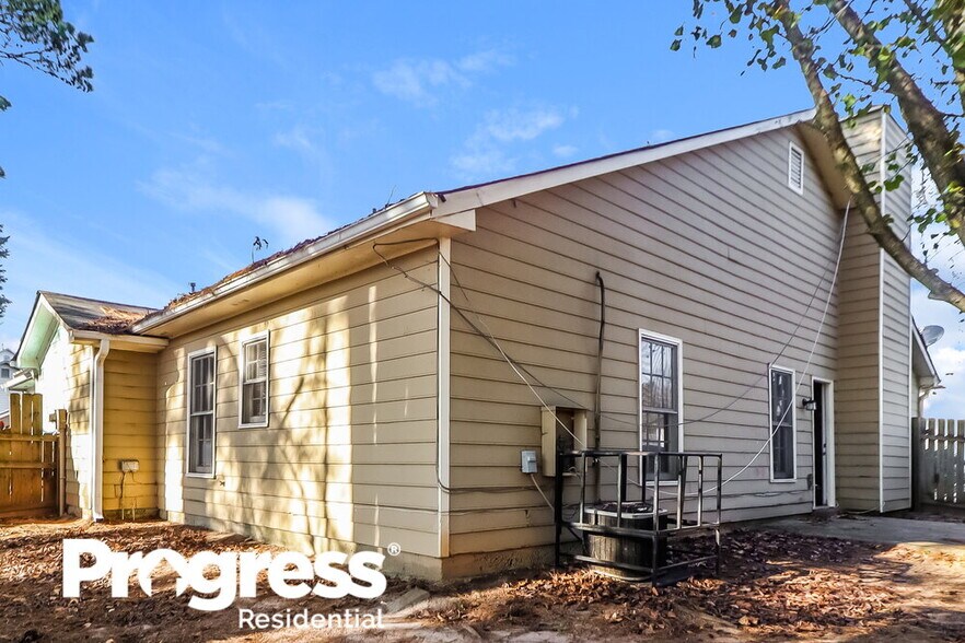 Building Photo - 796 Indian Lake Dr NW