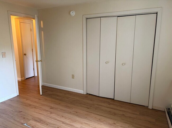 Building Photo - 904 White Cedar Blvd