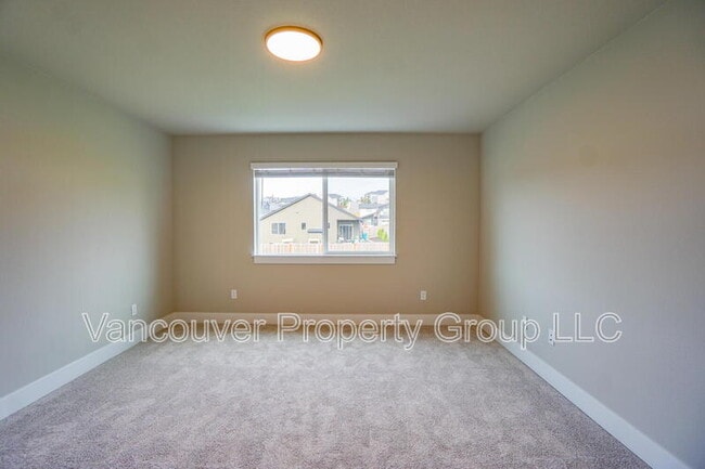 Building Photo - 2217 E Juniper Cir